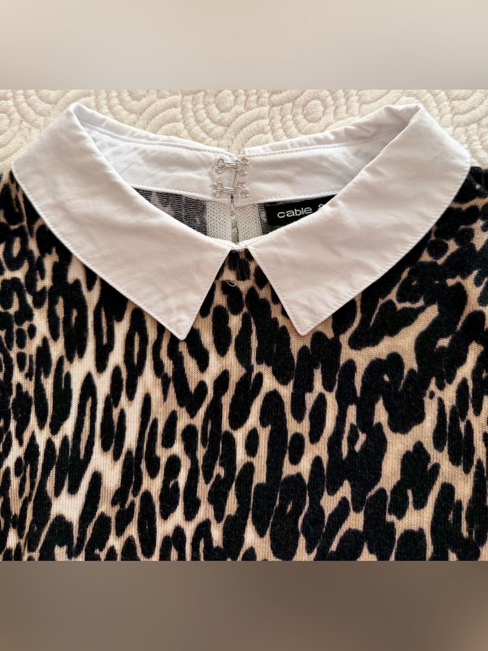 Cable & Gauge Leopard Sweater Top w/ White Cotton Collar Black Cream Ladies Med - Picture 10 of 12